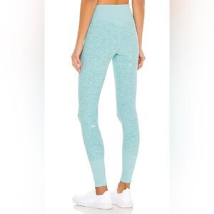 Alo Yoga AloSoft Lounge leggings Size Medium Blue Quartz Heather Full Length EUC